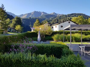 Outdoor dining - Carrera mit Traumgarten, Valendas, (Valendas). by Interhome (Valendas)