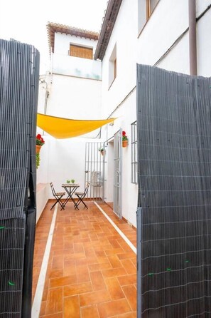 Outdoor dining - Vrbo Property (Granada)