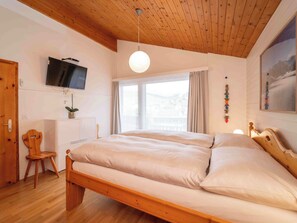 Internet - Arnika Attika, Obersaxen Affeier, (Obersaxen Affeier). by Interhome (Obersaxen Affeier)