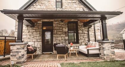 Luxury 2-bedroom B&B near the beautiful Spring Dam in Roaring Spring