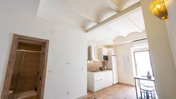 Coffee/tea maker, fridge, microwave, toaster