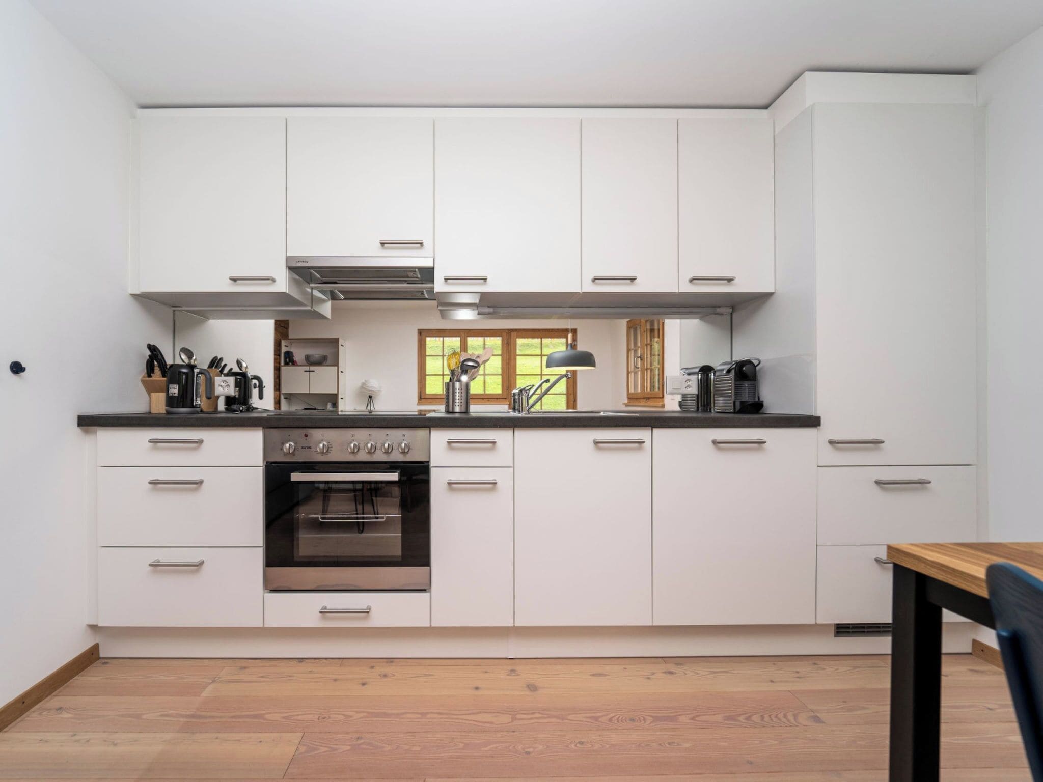 Kühlschrank, Ofen, Geschirrspüler, Kochgeschirr/Geschirr/Besteck