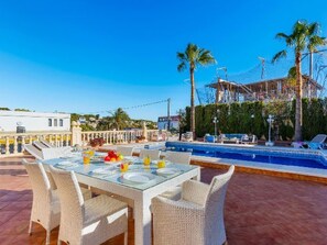 Outdoor dining - Villa La Marina - PlusHolidays by Interhome (Benissa)