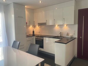 Fridge, oven, dishwasher, cookware/dishes/utensils - Denter Uauls Tanno, Vella, (Vella). by Interhome (Vella)
