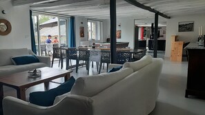 Living area - Villa Bichette between sea and nature, 5 bedrooms (Camoël)
