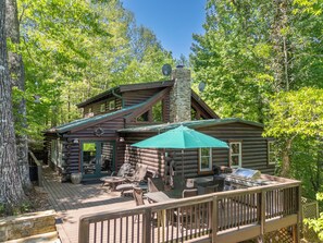 A log cabin with a deck, outdoor furniture, and a grill. - Swan Way Mountain Retreat (Lake Lure)