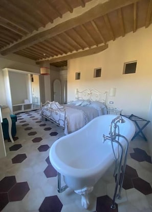 Desk, laptop workspace, free WiFi - Punti Di Vista B&B Food&Wine Experience (Bibbona)