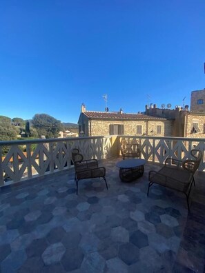 Family Room, Hill View | Terrace/patio