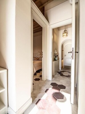 Chambre familiale, vue sur la colline | Intérieur