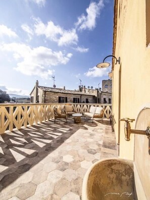 Family Room, Hill View | Terrace/patio - Punti Di Vista B&B Food&Wine Experience (Bibbona)