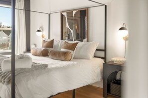 Iron/ironing board, WiFi, bed sheets - New Downtown Retreat! Walk to Riverfront & Convention Ctr (Wilmington)