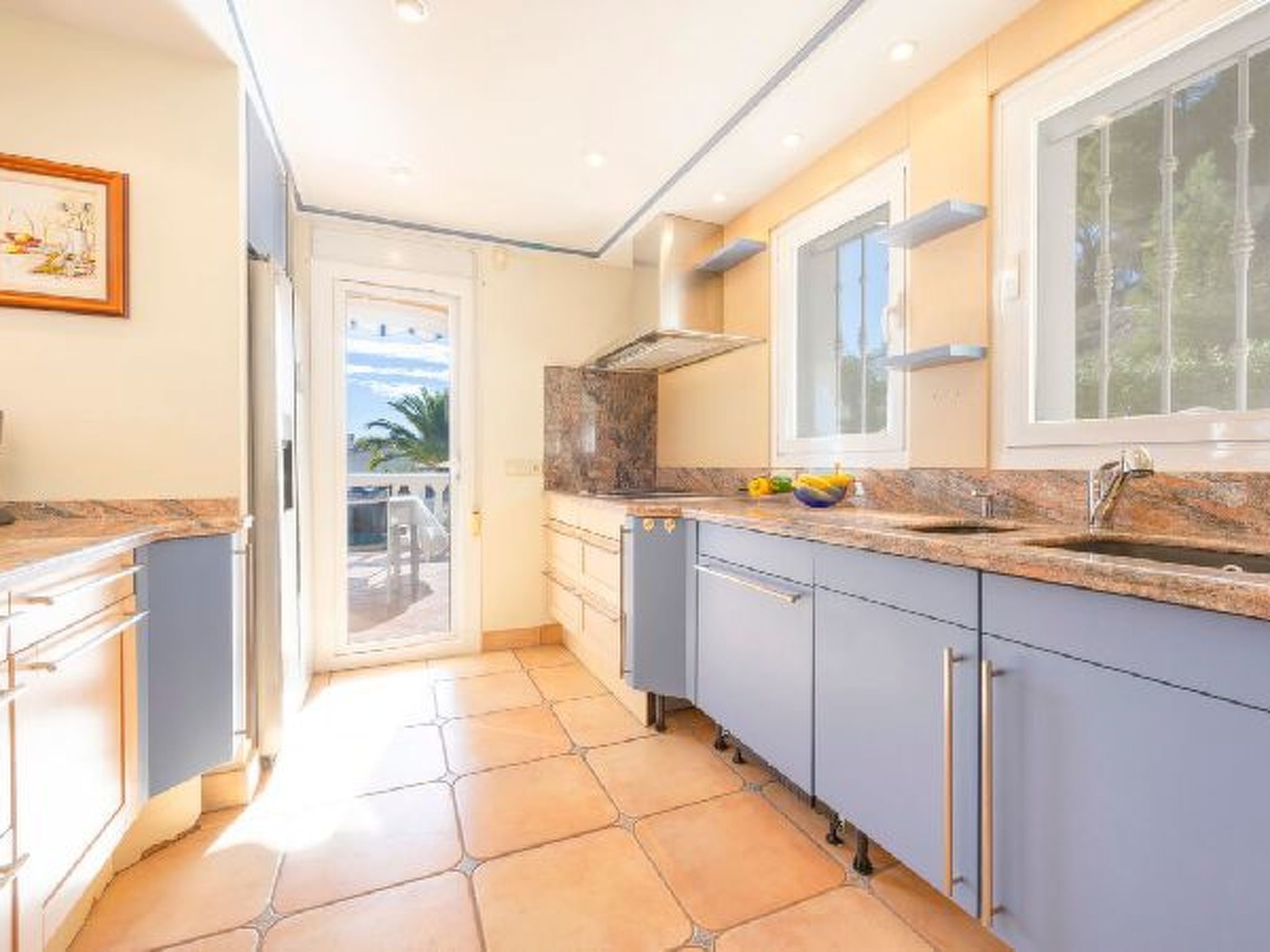 Fridge, cookware/dishes/utensils