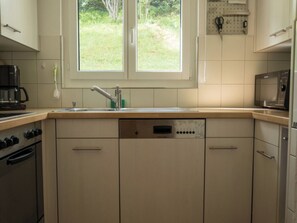 Kühlschrank, Mikrowelle, Ofen, Geschirrspüler