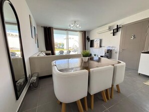 Chalet, 3 Bedrooms, Lagoon View | Interior