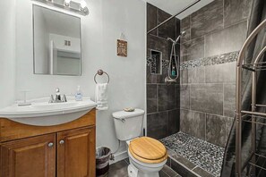 Dusche, Haartrockner, Shampoo