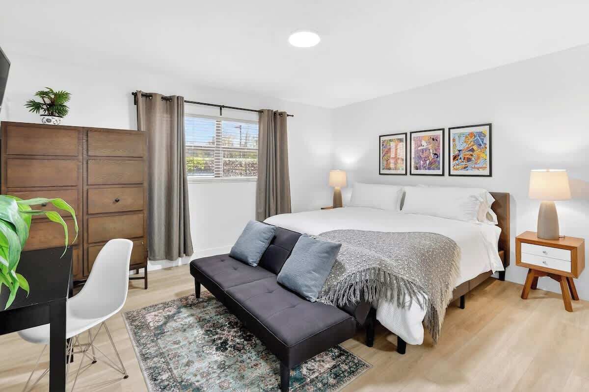 1 bedroom, desk, iron/ironing board, WiFi