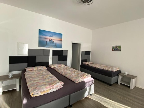 Cunas, wifi gratis y ropa de cama 