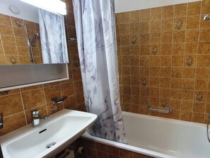 Towels - Gabriela 26 Defuns, Brigels, (Breil/Brigels). by Interhome (Breil/Brigels)
