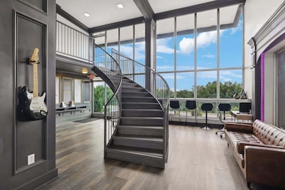 Sleek 2 Bed | 10 Min to Downtown + BNA Access