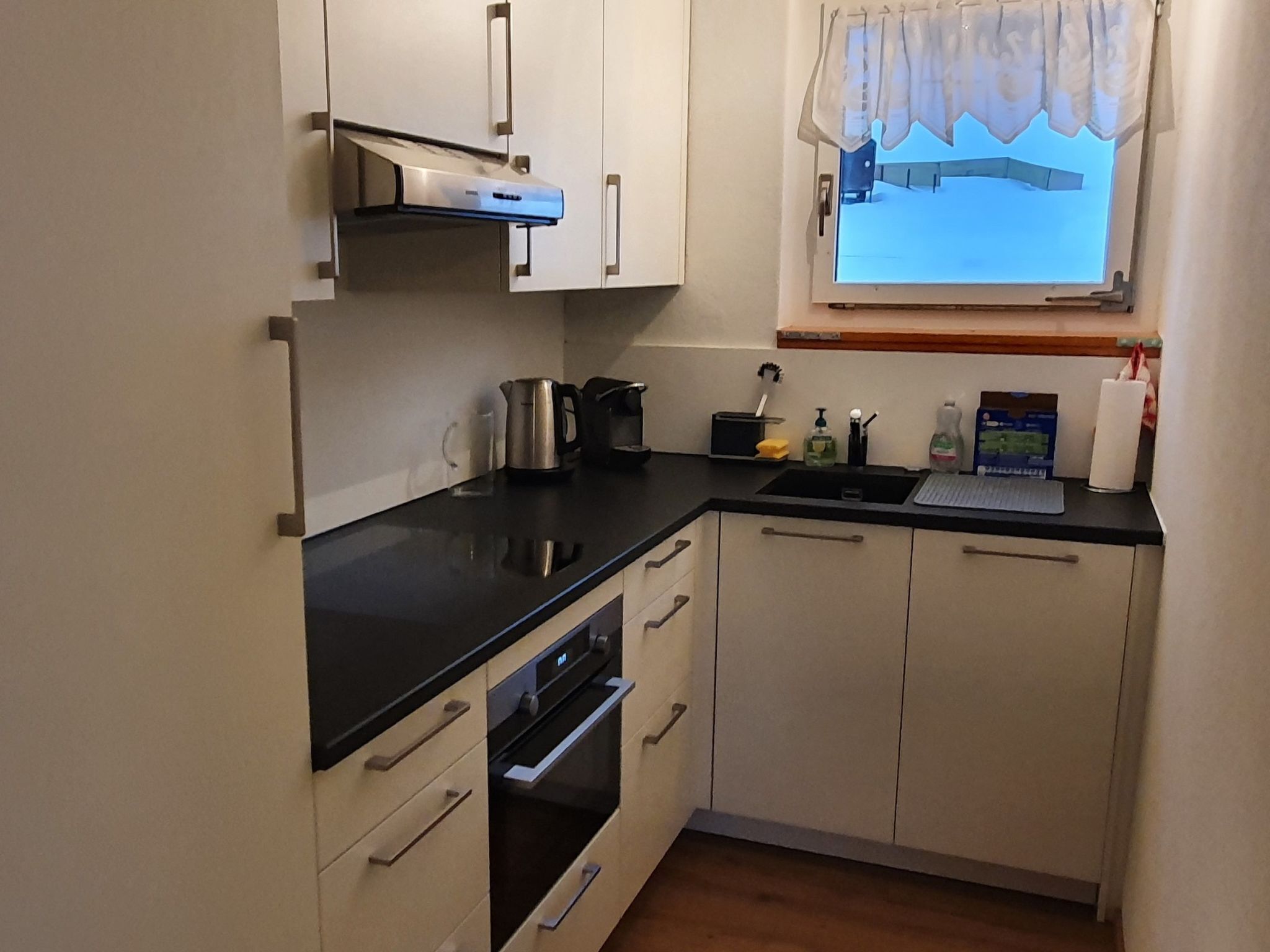 Kühlschrank, Mikrowelle, Ofen, Geschirrspüler