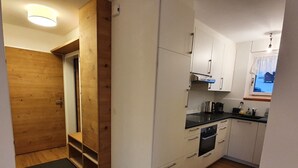 Kühlschrank, Mikrowelle, Ofen, Geschirrspüler