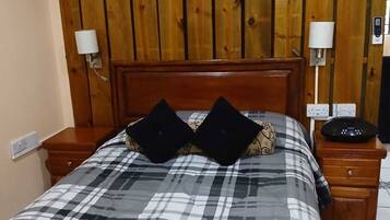 1 slaapkamer, een strijkplank/strijkijzer, gratis wifi, beddengoed