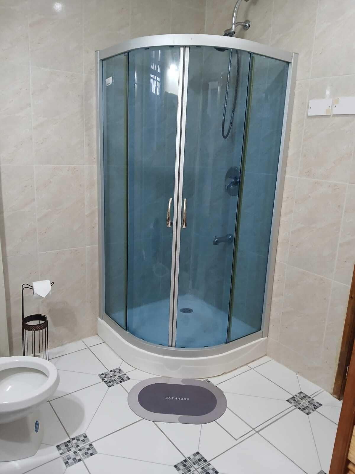 Dusche, Handtücher, Seife, Toilettenpapier