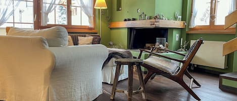 Fernseher, Kamin