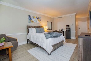 1 bedroom, free WiFi - Sleek- Mins To - Atrium Health & CIA & Stadium (Charlotte)
