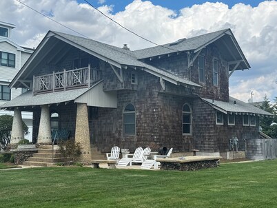 Beach Bungalow, 3rd House from Beach