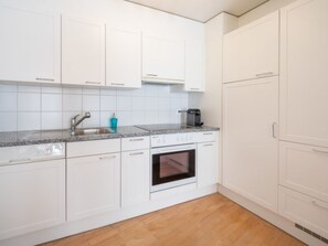 雪櫃、焗爐、洗碗機、廚房用具/餐具/器皿
