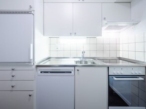 Kühlschrank, Ofen, Geschirrspüler, Kochgeschirr/Geschirr/Besteck