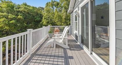 Moon Jelly Manor: Fenced Yard | Pickleball Court Access
