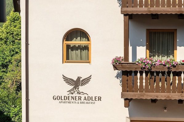 Exterior detail - Apartment 'Smart 5' with Balcony and Breakfast Included - new 2026 (Trodena nel Parco naturale)