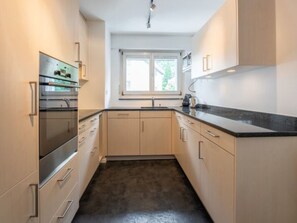 Fridge, microwave, oven, dishwasher - Haus Ner B 29 by Interhome (Flims)
