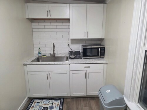 Lovely 2-bed Apt in Rochester Highland Park. Near Downtown, UR, Strong.