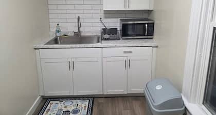 Lovely 2-bed Apt in Rochester Highland Park. Near Downtown, UR, Strong.