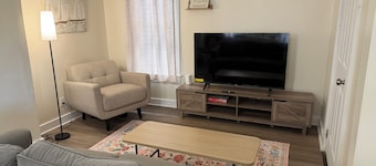 Lovely 2-bed Apt in Rochester Highland Park. Near Downtown, UR, Strong.
