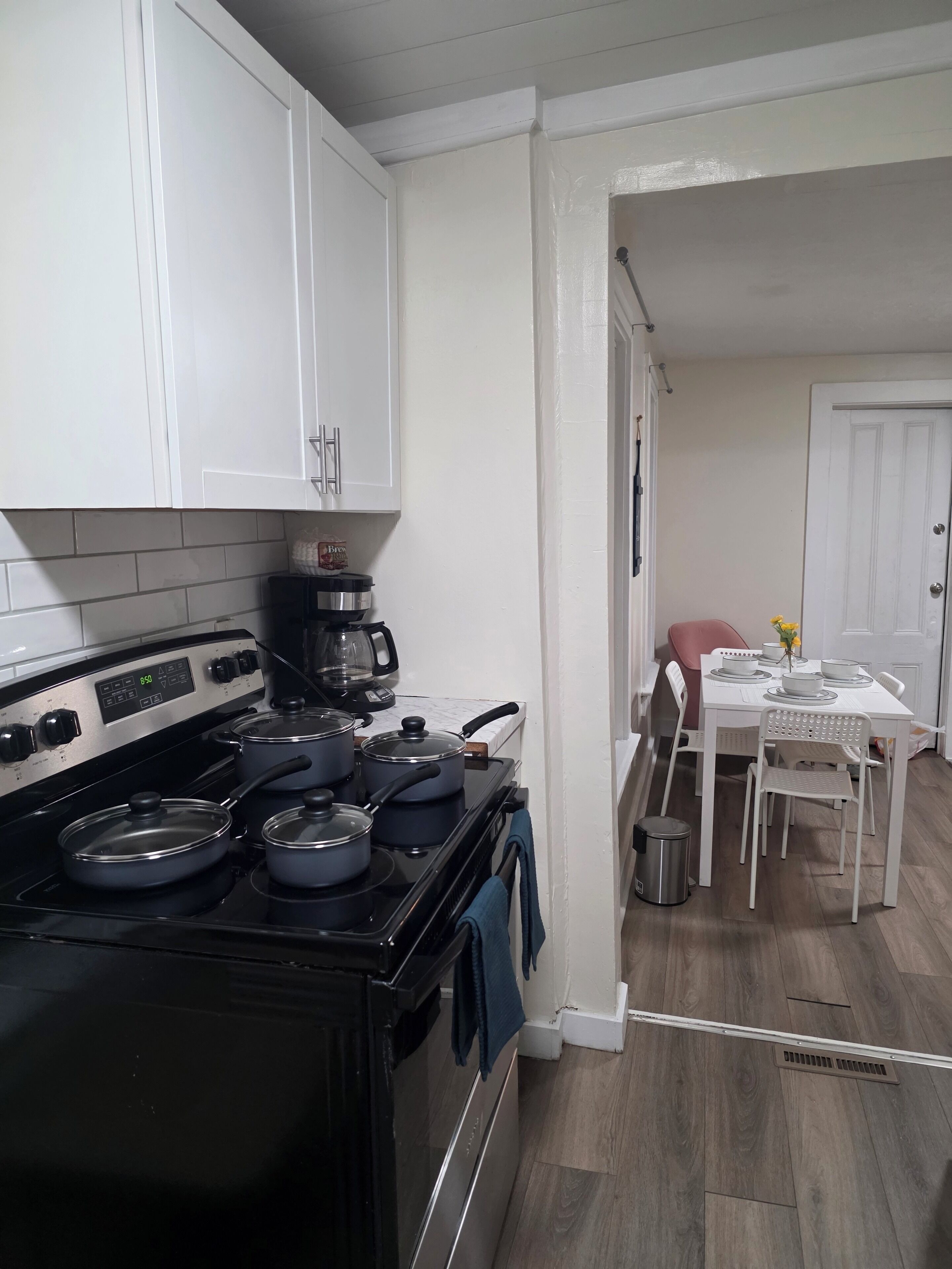 Coffee/tea maker, fridge, microwave, oven