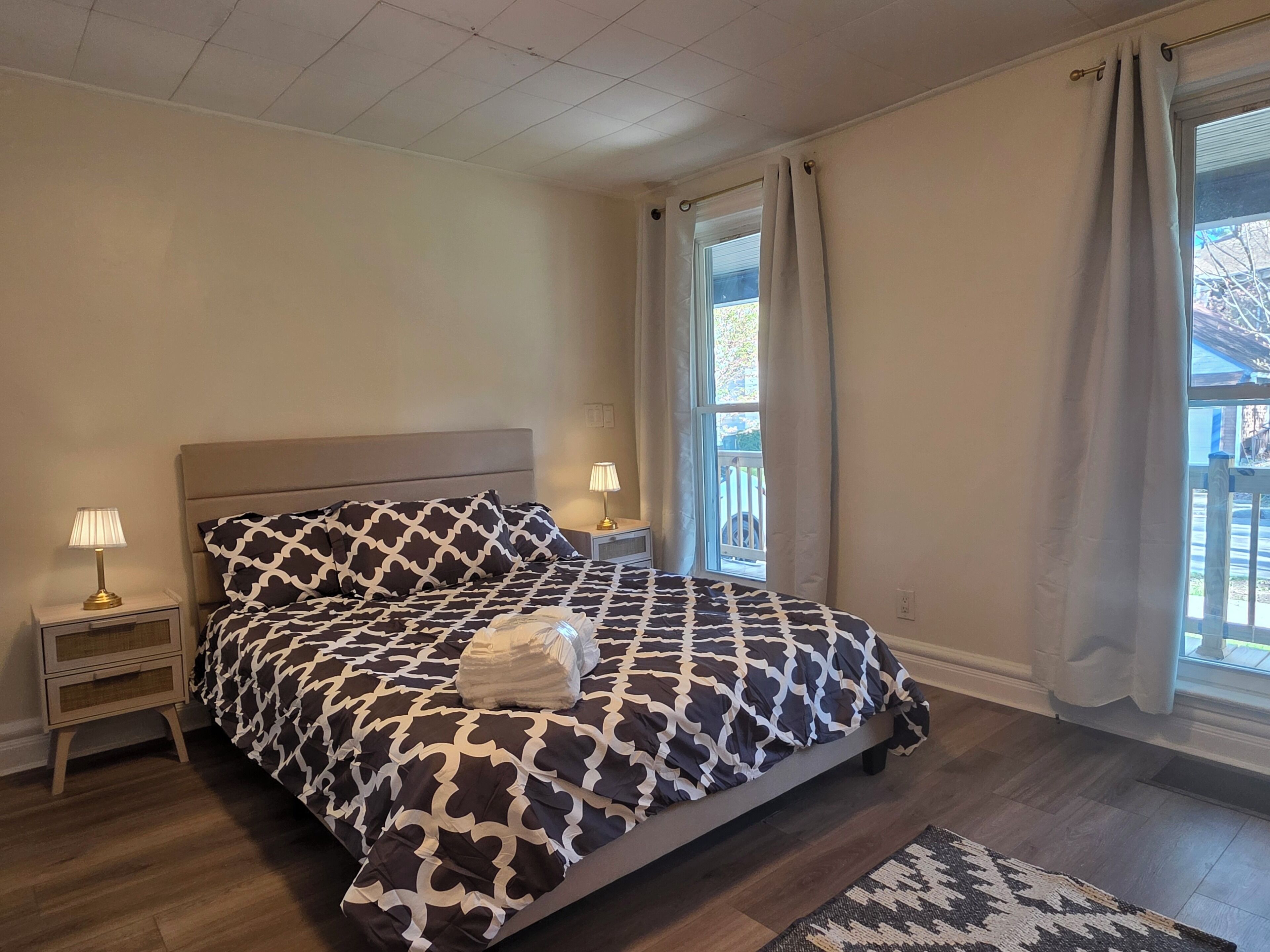 2 bedrooms, desk, iron/ironing board, travel crib
