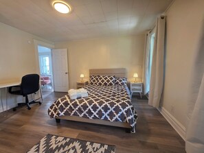 2 bedrooms, desk, iron/ironing board, WiFi