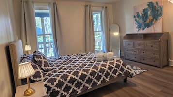 2 bedrooms, desk, iron/ironing board, travel crib