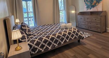 Lovely 2-bed Apt in Rochester Highland Park. Near Downtown, UR, Strong.