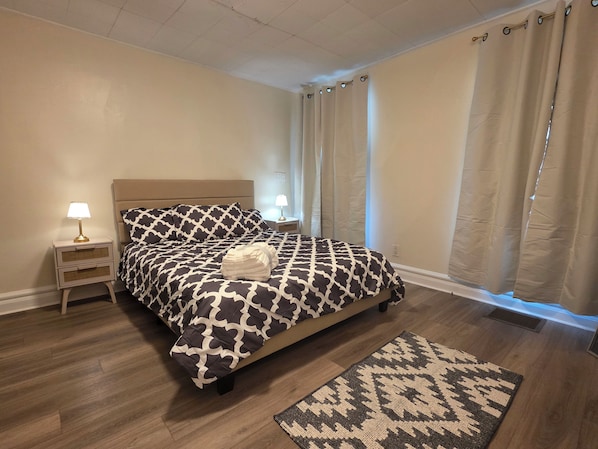 2 bedrooms, desk, iron/ironing board, WiFi