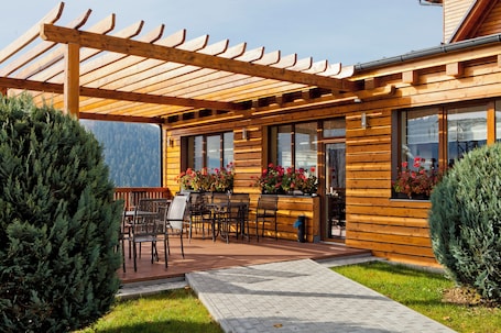 Outdoor dining. Hotel Havrania