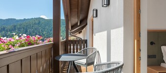 Goldener Adler Apartment Family Plus 9 with Balcony, Sauna & Breakfast Included, New 2026