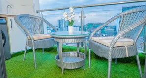 Outdoor dining - Marvel Quest Newly Furnished 1 bedroom unit (Nairobi)