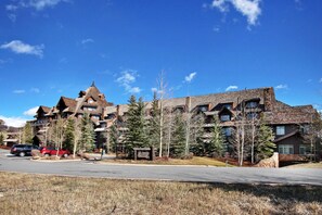 Exterior - NEW! 3BR Condo in Bachelor Gulch, Ski in/out (Avon)