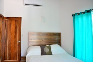 2 bedrooms, iron/ironing board, Internet, bed sheets - Fly Fishing Lodge North Ambergris Caye up to 4 people Tarpon, Bonefish, Permit (San Pedro)