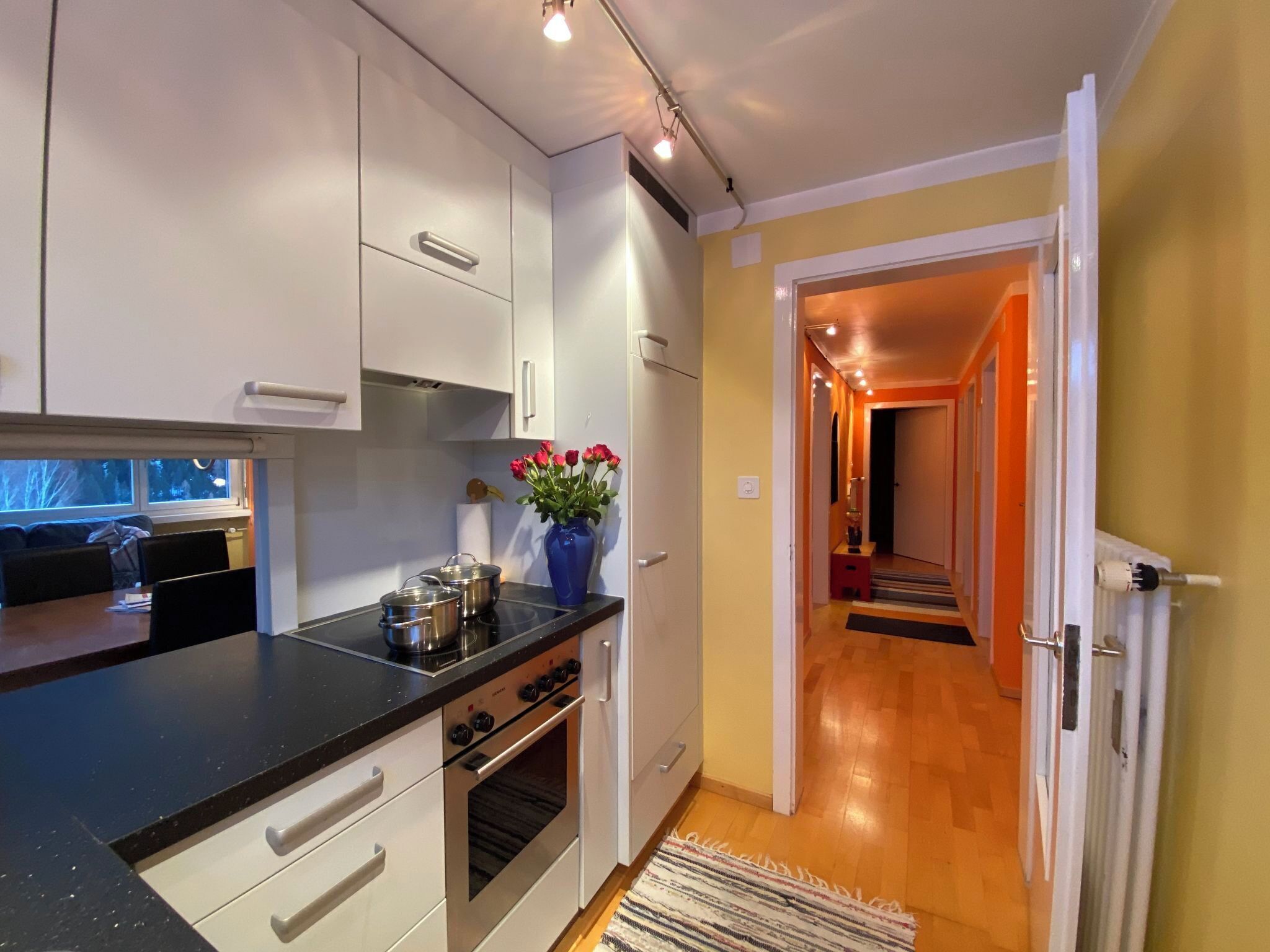 Refrigerador, horno, lavavajillas y utensilios de cocina 